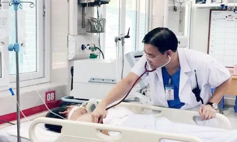 Nắng nóng hơn 40 độ, người đàn ông bị hôn mê vì sốc nhiệt